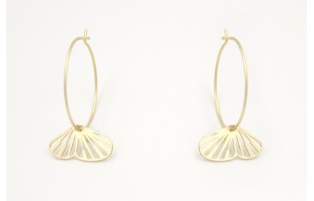 Pendientes aro mediano oro mate con ala de maripos