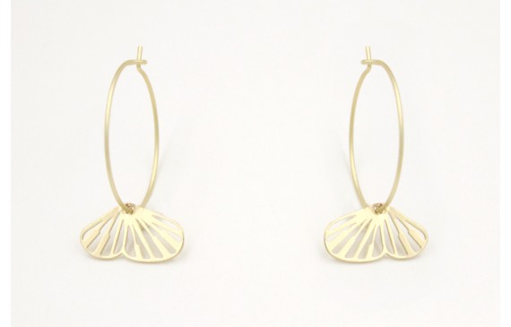 Pendientes aro mediano oro mate con ala de maripos