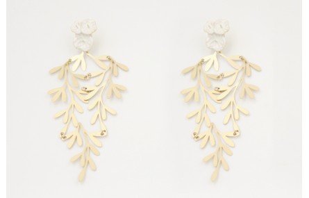 Pendientes perno trio de flores blanco con ramas o