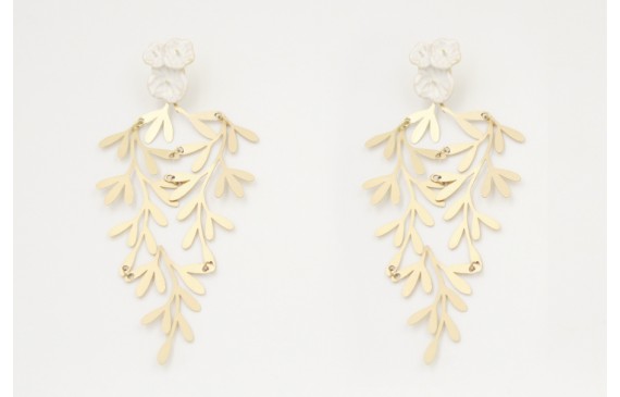 Pendientes perno trio de flores blanco con ramas o