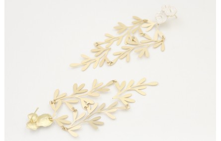 Pendientes perno trio de flores blanco con ramas o