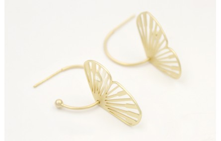 Pendientes aro con bolita oro mate y alas de marip