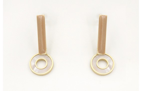 Pendientes perno listón esmaltado arena con colgan