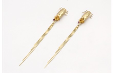 Pendientes perno cigarra oro mate con burruño boli