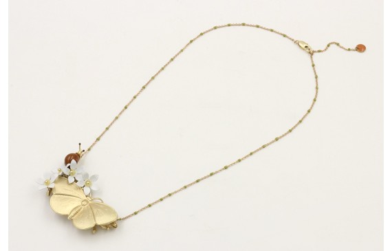 Collar cadena micro esmalte verde, centro mariposa