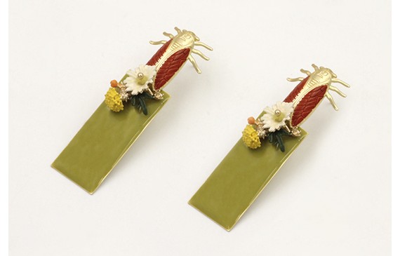 Pendientes perno cigarra esmalte marrón, colgante 