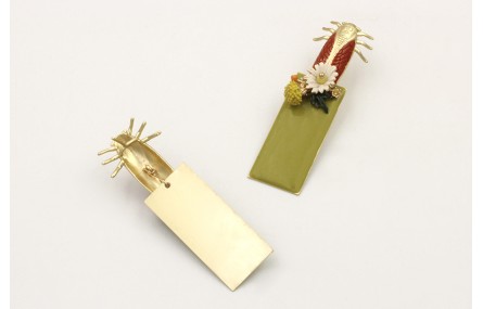 Pendientes perno cigarra esmalte marrón, colgante 