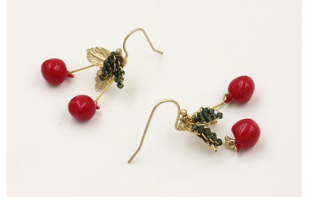 Pendientes perno sencillo con manzanas esmaltadas 