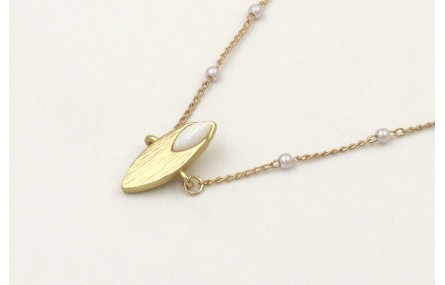 Solitario de cadena con perlas y colgante ovalo co