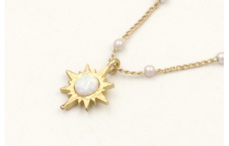 Solitario de cadena con perlas y colgante estrella