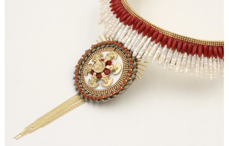 Collar rigido forrado con litones de perlas,gotas 