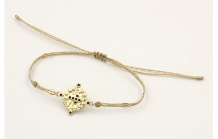 Pulsera hilo rosita con tubitos aplastados y entre