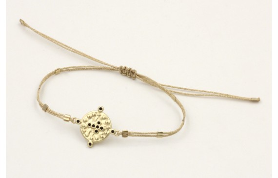 Pulsera hilo rosita con tubitos aplastados y entre