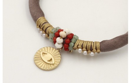 Pulsera seda rellena gris con nudo macrame con per