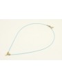 Collar hilo azul con colgante lamina labrada y rue