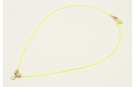 Collar hilo amarillo fluor con colgante lamina lab