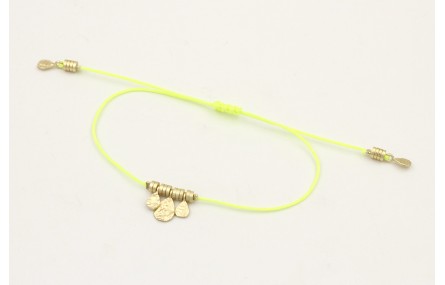 Pulsera hilo amarillo fluor con colgantes laminas 