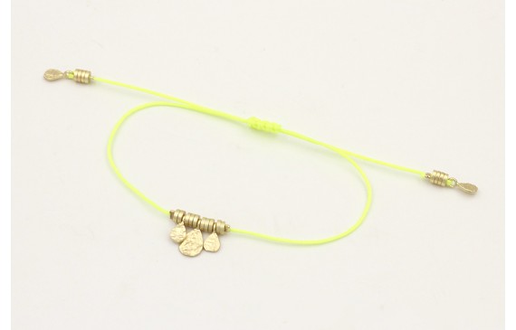 Pulsera hilo amarillo fluor con colgantes laminas 