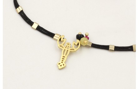 Pulsera hilo negro con tubitos aplastados, cangrej