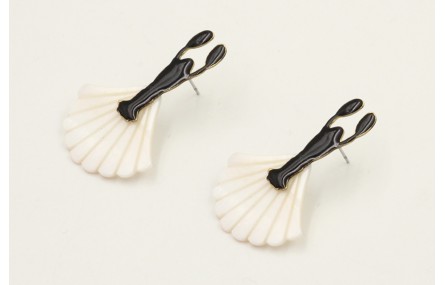 Pendientes perno langosta esmaltada negra colgante