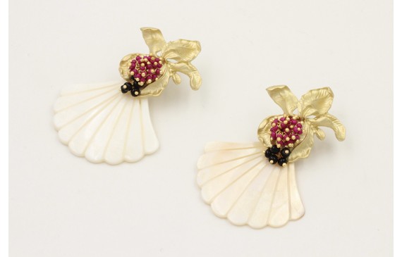 Pendiente perno flor con burruños abalorios y conc