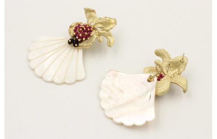 Pendiente perno flor con burruños abalorios y conc