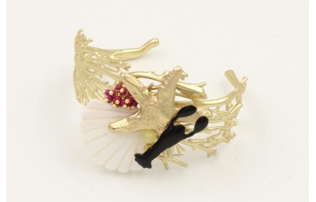 Brazalete coral dorado mate con estrella, langosta