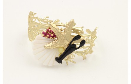 Brazalete coral dorado mate con estrella, langosta