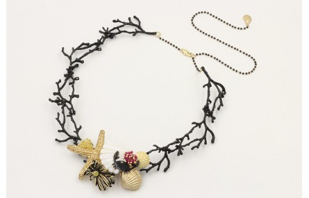 Collar ramas de coral esmaltadas negras con estrel