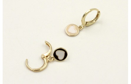 Pendientes cierre aro dorado con chapita corazón b