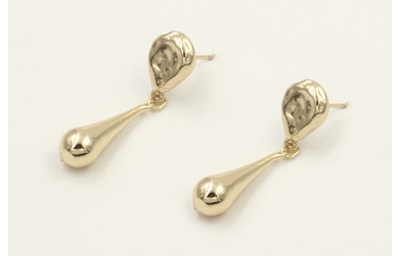 Pendientes perno gota martilleada con colgante de 