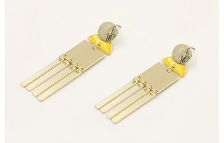 Pendientes perno disco dorado con semicirculo esma