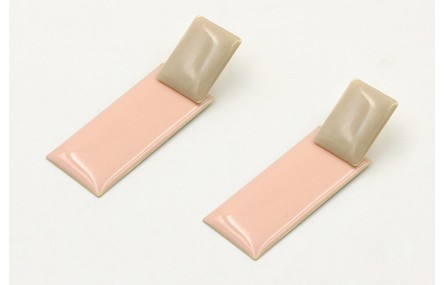 Pendientes perno rectangulo esmlatado beige y colg
