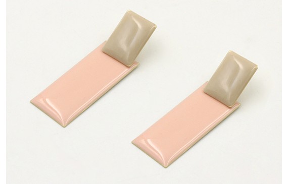 Pendientes perno rectangulo esmlatado beige y colg