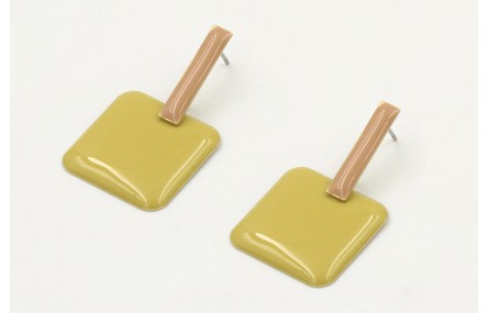 Pendientes perno listín esmlatado arena con colgan