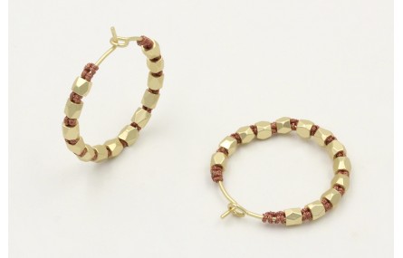 Pendientes aro con facetadas doradas mates cosido