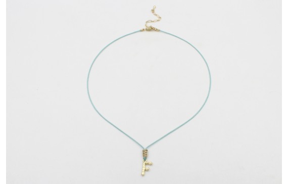 Collar hilo color menta con nudo macramé dorado pa