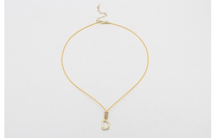 Collar hilo color almibar con nudo macramé dorado 