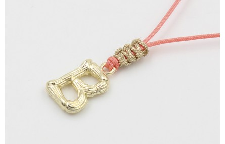 Collar hilo color salmón con nudo macramé dorado p