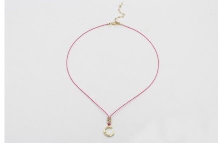 Collar hilo color rosa con nudo macramé dorado pal