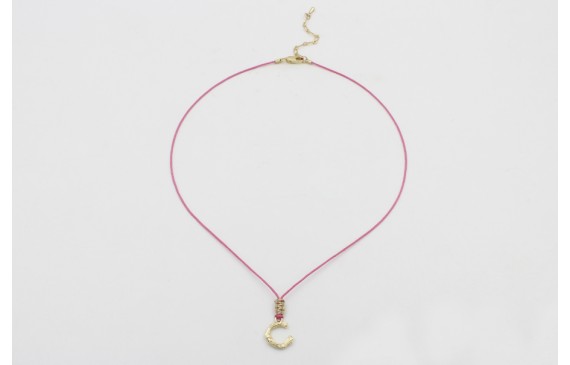 Collar hilo color rosa con nudo macramé dorado pal