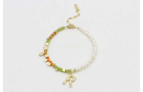 Pulsera con rectangulos facetados verdes, bolas mo