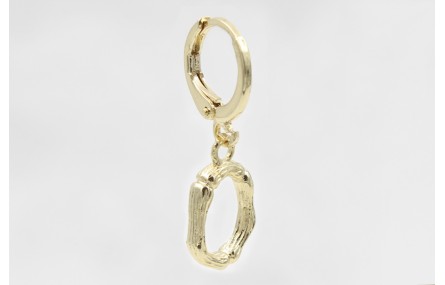 Singel earring cierre aro dorado, colgante letra O
