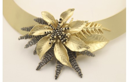 Collar lamina rigida con flor con palitos de miyuk