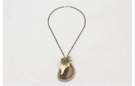 Collar cadena facetada negra con hoja perforada do