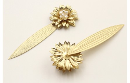 Pendientes nenufar 4 capas con bola de perlas y co