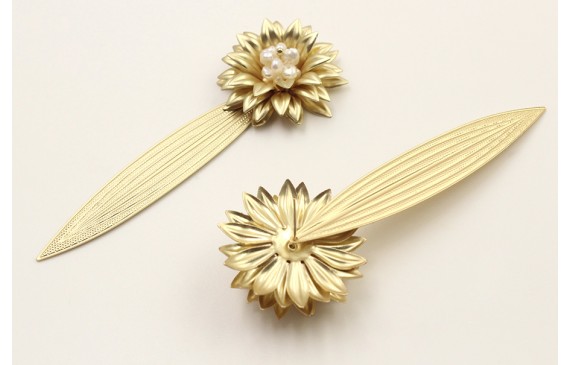 Pendientes nenufar 4 capas con bola de perlas y co