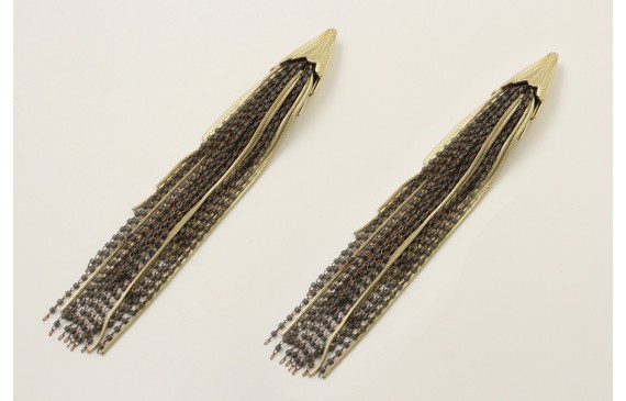 Pendientes perno pluma dorada mate con flecos de c