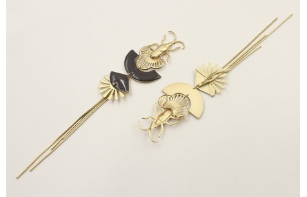 Pendientes perno escarabajo con abanico semicircul