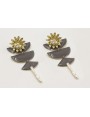 Pendientes perno flor con burruño perlas colgando 